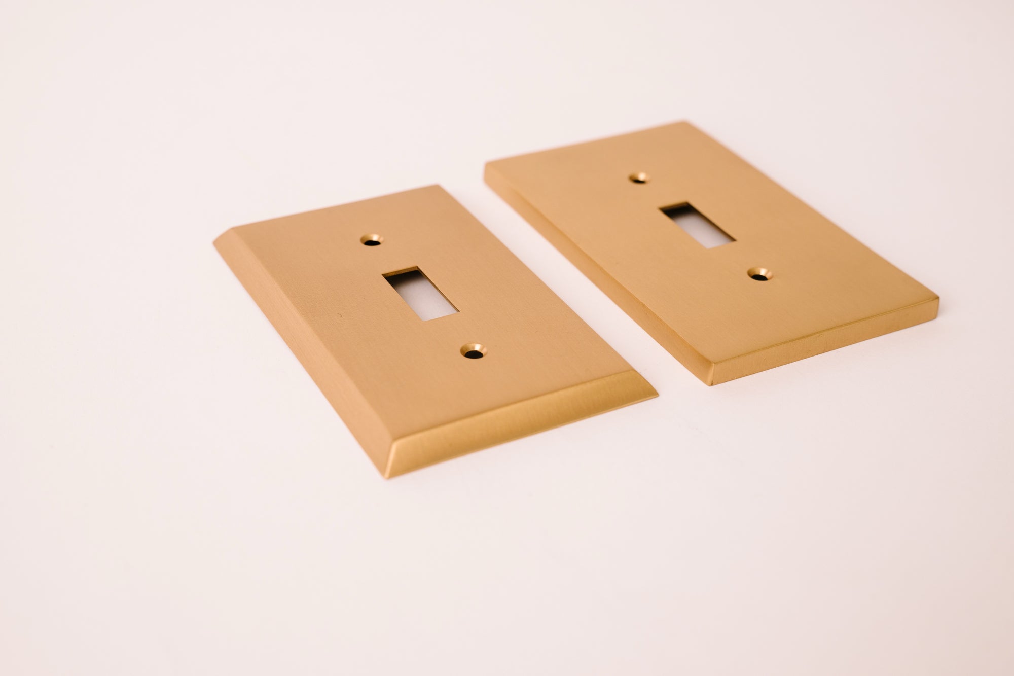 Traditional vs. Modern Wall Plates: Finding Your Style